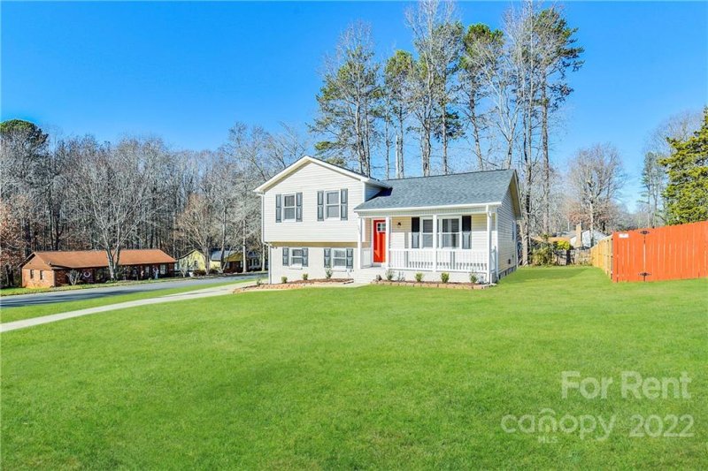 Property image 3 at 5834 Beaconsfield Road, Charlotte, NC 28214