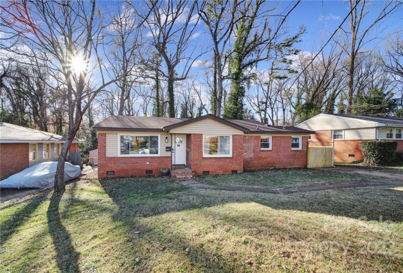 Property image 2 at 1501 Chelveston Drive, Charlotte, NC 28208