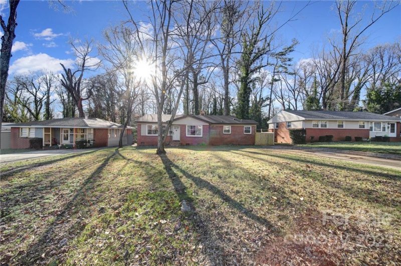 Property image 3 at 1501 Chelveston Drive, Charlotte, NC 28208