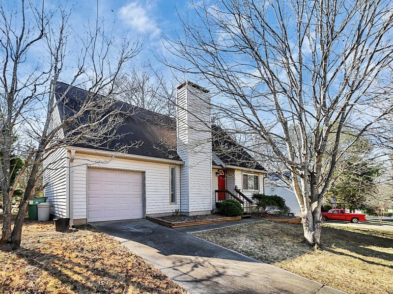 Property image 2 at 11909 Five Cedars Road, Charlotte, NC 28226