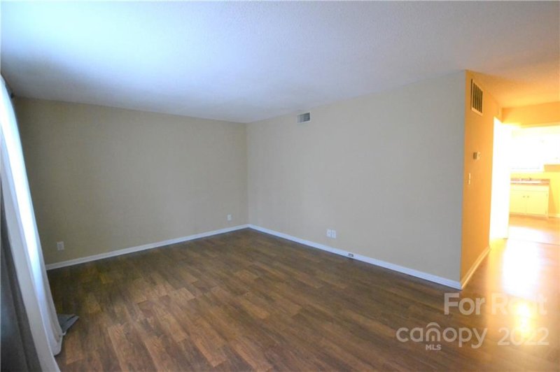 Property image 3 at 5803 Hunting Ridge Lane, Charlotte, NC 28212