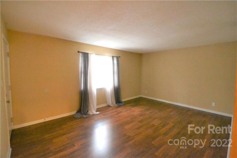 Property image 4 at 5803 Hunting Ridge Lane, Charlotte, NC 28212