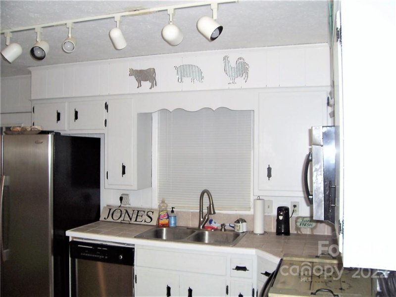 Property image 5 at 2985 Woodstream Drive, Valdese, NC 28690