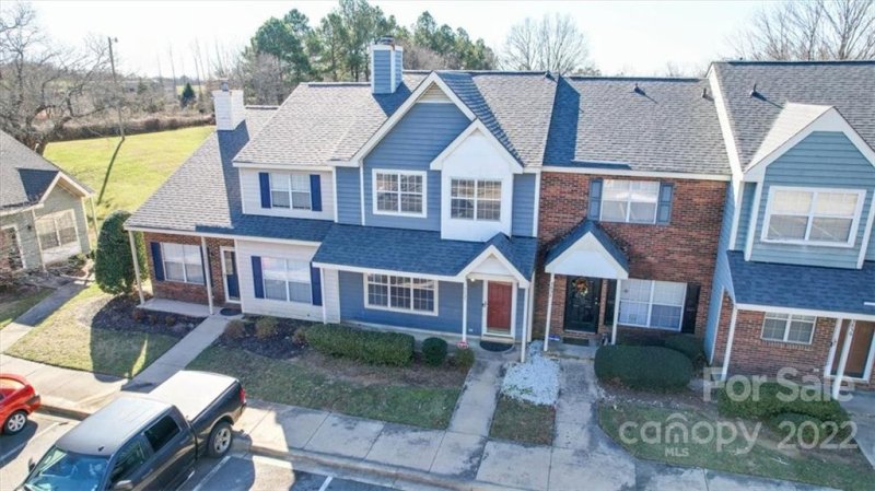 Property image 2 at 3835 Mosscroft Lane, Charlotte, NC 28215