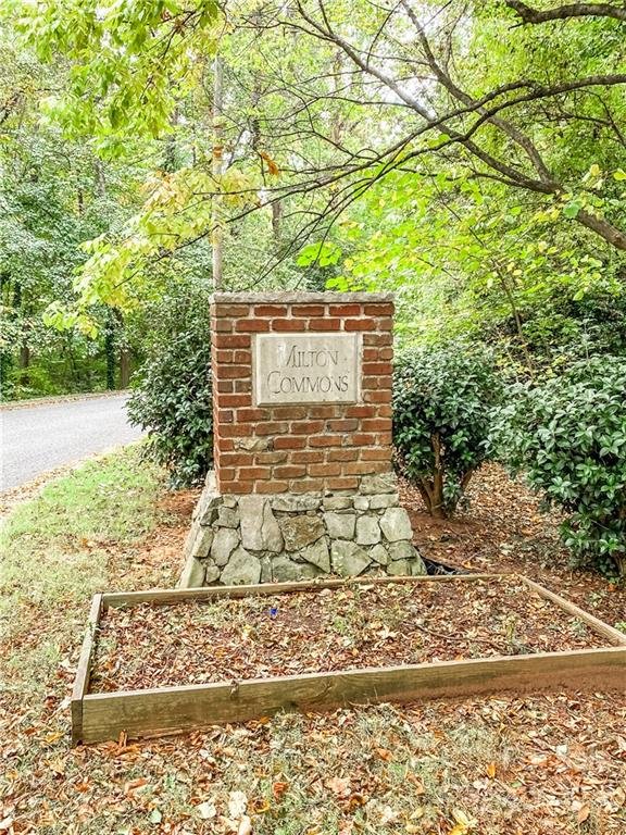 Property image 4 at 3945 Briarhill Drive, Charlotte, NC 28215