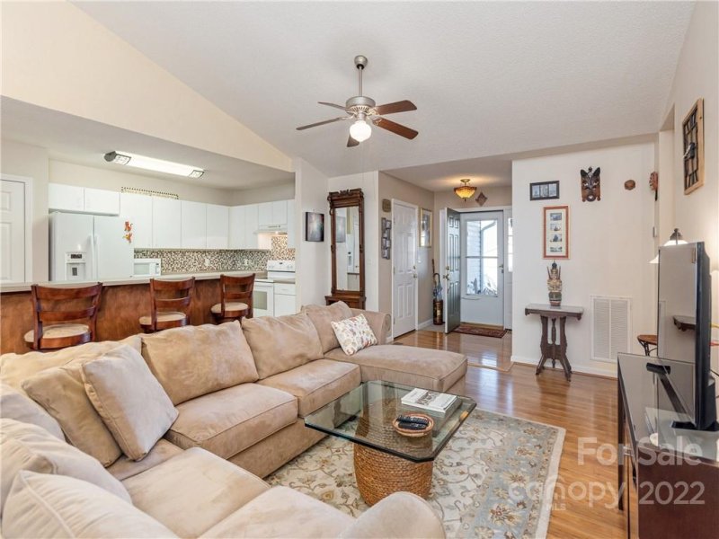 Property image 3 at 26 S Woodridge View Court, Hendersonville, NC 28791