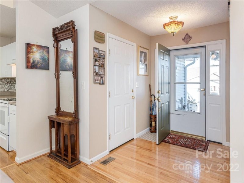 Property image 4 at 26 S Woodridge View Court, Hendersonville, NC 28791