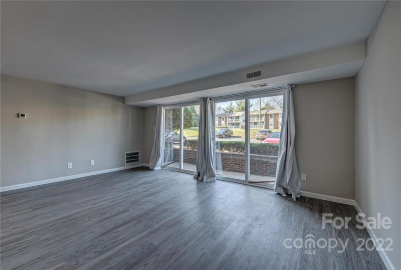 Property image 3 at 9510 Shannon Green Drive, Charlotte, NC 28213