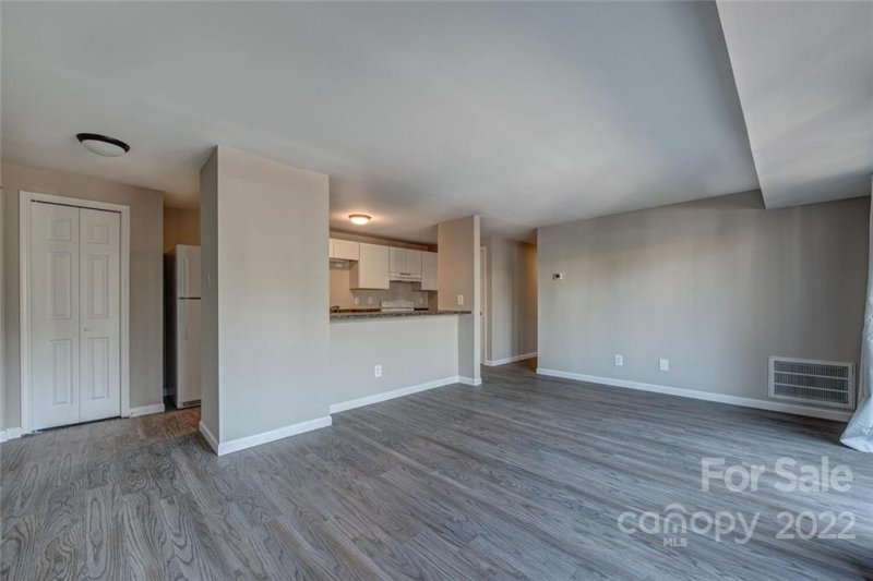 Property image 4 at 9510 Shannon Green Drive, Charlotte, NC 28213