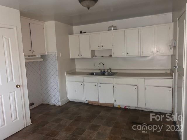 Property image 3 at 2700 Ravencroft Drive, Charlotte, NC 28208