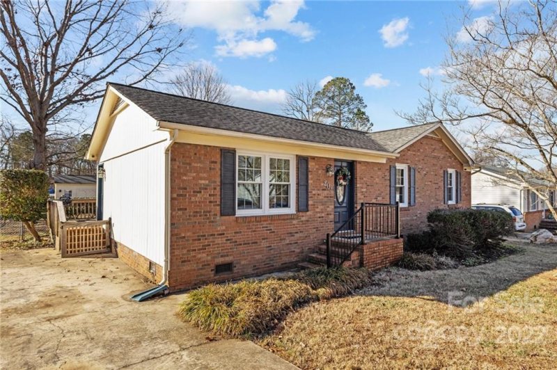 Property image 2 at 203 Margarette Avenue, Belmont, NC 28012