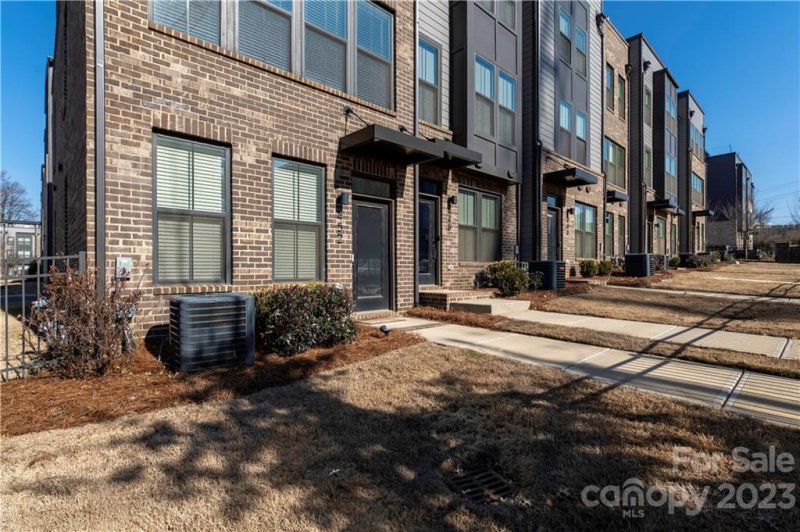 Property image 2 at 452 W Tremont Avenue, Charlotte, NC 28203