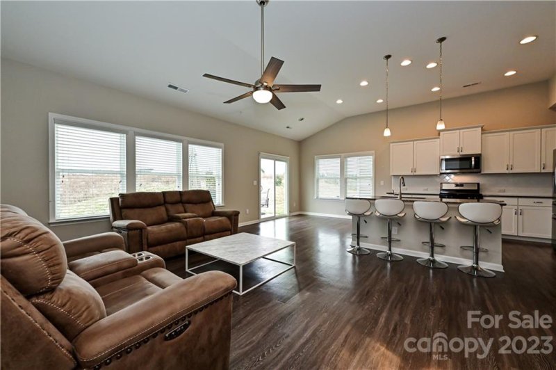 Property image 4 at 3911 Farmington Ridge Parkway, Charlotte, NC 28213