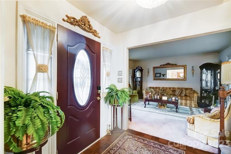 Property image 3 at 5301 Dayan Drive, Charlotte, NC 28216