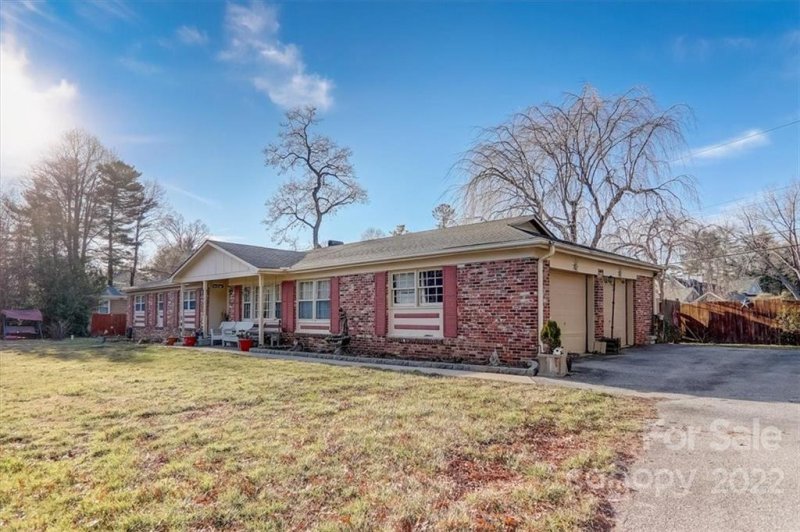 Property image 2 at 104 Balsam Road, Hendersonville, NC 28792