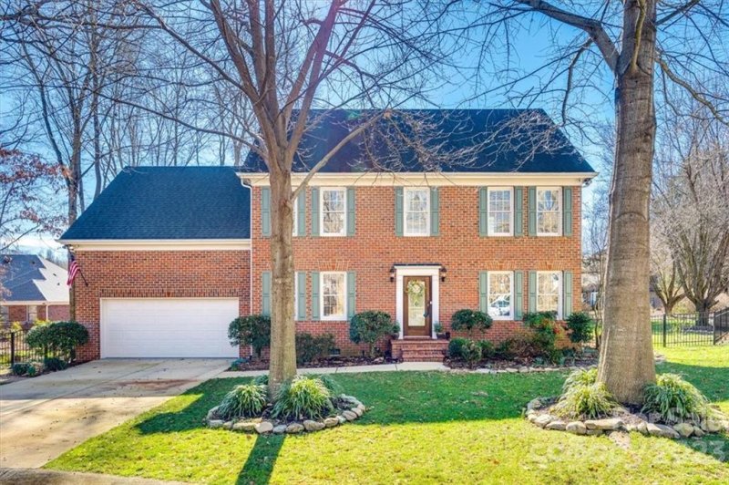 438 Shadydale Court
