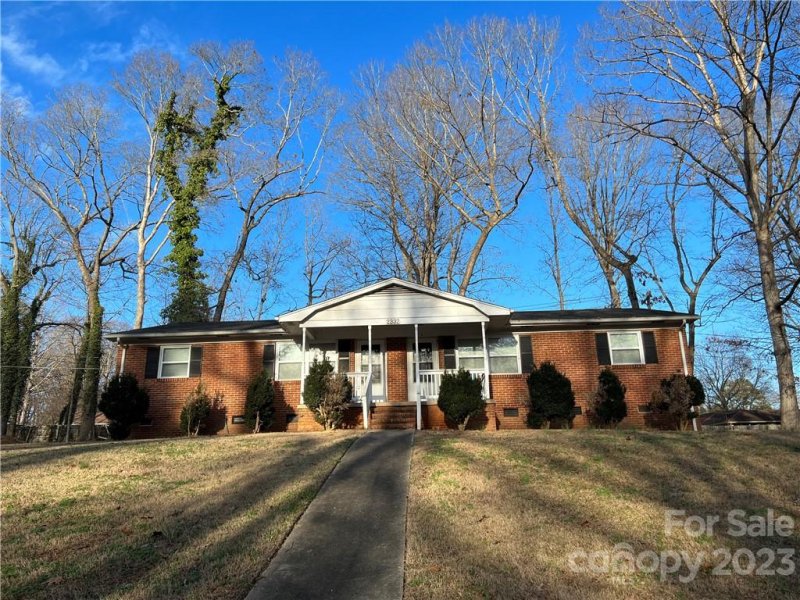 Property image 2 at 2332 Woodbridge Drive, Gastonia, NC 28056