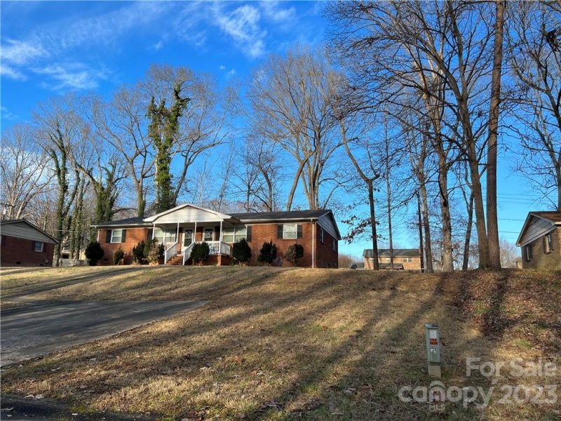 Property image 3 at 2332 Woodbridge Drive, Gastonia, NC 28056