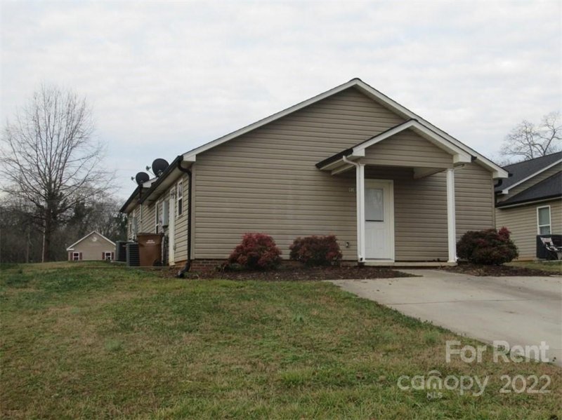 Property image 3 at 408 S Flint Street, Lincolnton, NC 28092
