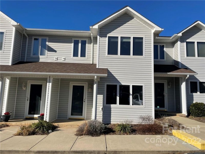 3371 White Oak Court