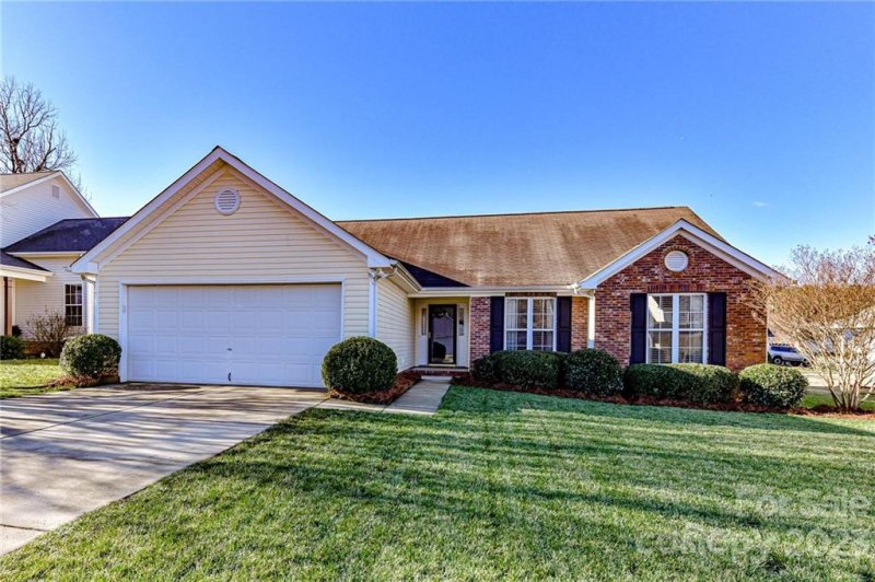 Property image 2 at 2008 Westminster Lane, Matthews, NC 28104