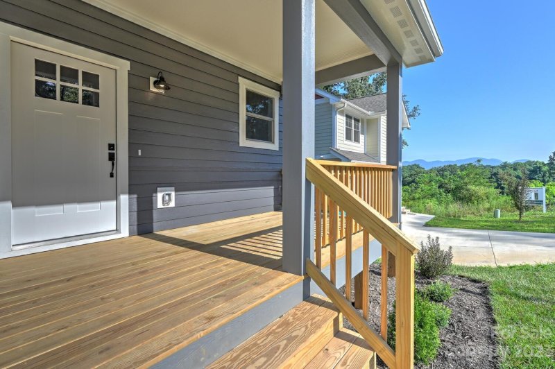 Property image 4 at 24 Loblolly Lane, Asheville, NC 28803