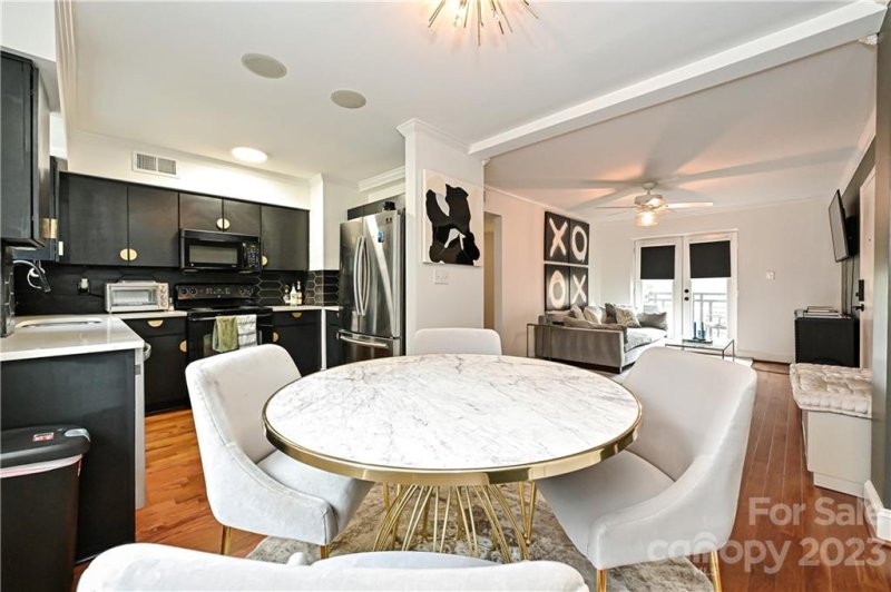 Property image 4 at 211 N Dotger Avenue, Charlotte, NC 28207