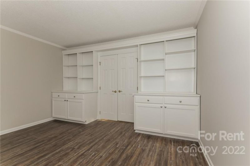 Property image 4 at 4810 Meadowridge Drive, Charlotte, NC 28226