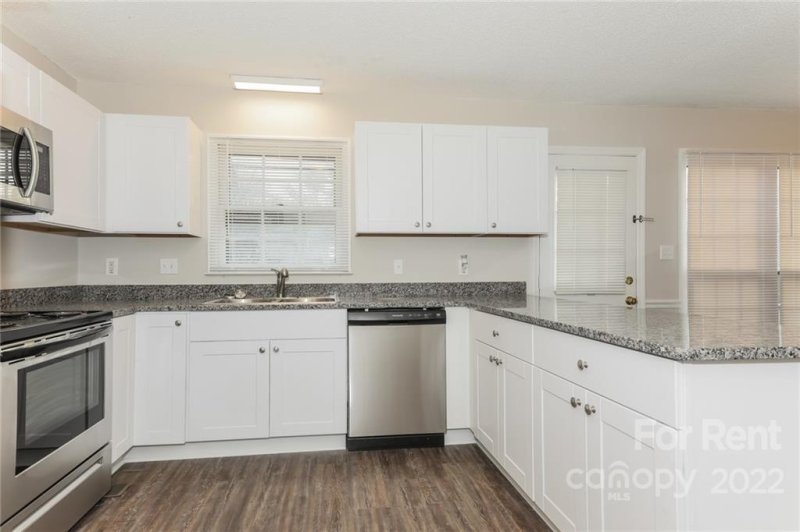 Property image 5 at 4810 Meadowridge Drive, Charlotte, NC 28226