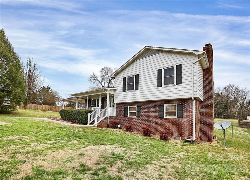 Property image 2 at 510 Oregon Way, Gastonia, NC 28056