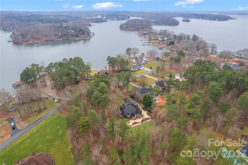 Property image 2 at 319 Greenbay Road, Mooresville, NC 28117