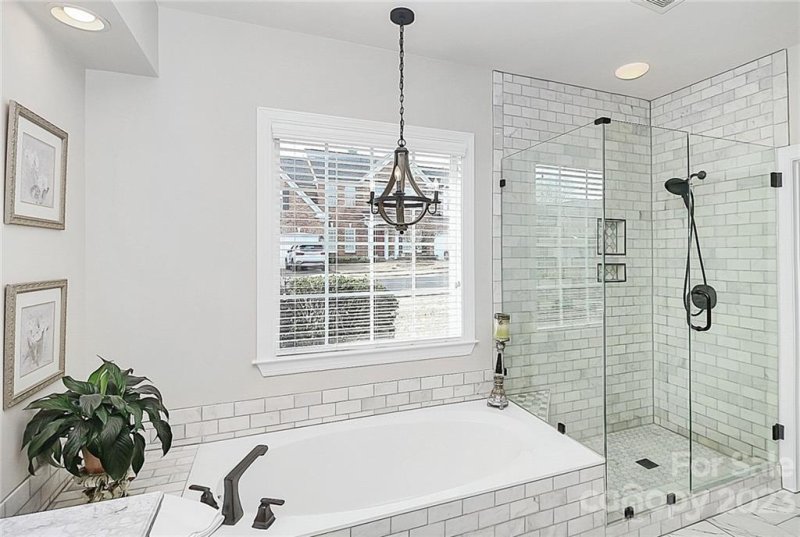 Property image 3 at 221 Robinlynn Road, Matthews, NC 28105