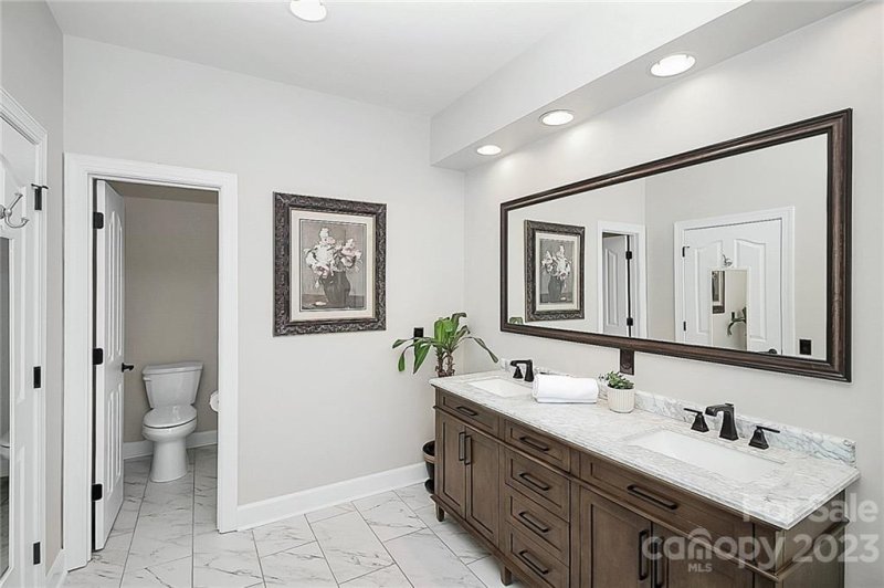 Property image 4 at 221 Robinlynn Road, Matthews, NC 28105