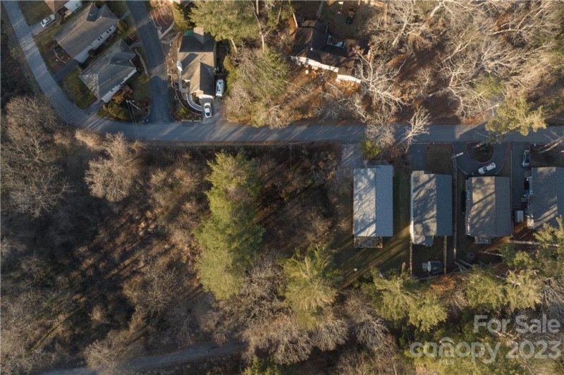 Property image 2 at 514 Toms Hill Drive, Hendersonville, NC 28739