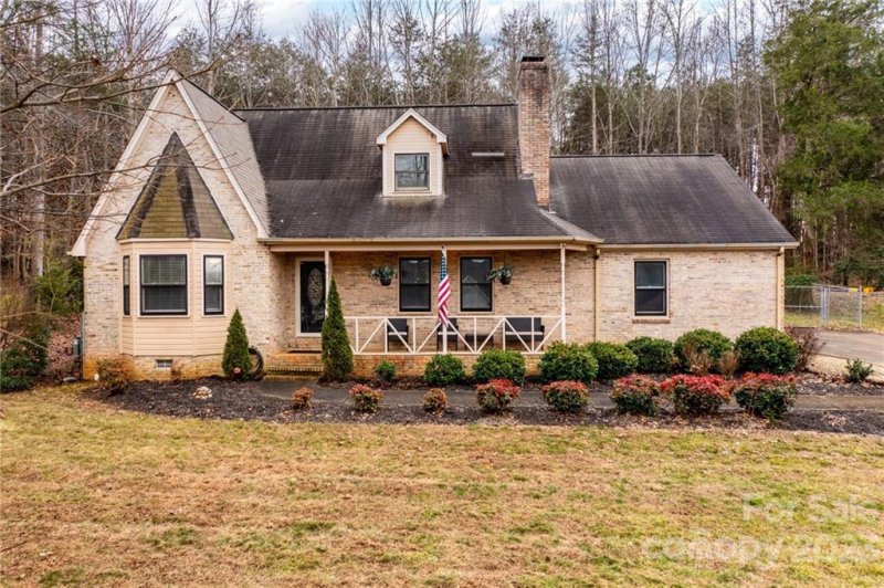 Property image 2 at 2520 36th Avenue, Hickory, NC 28601