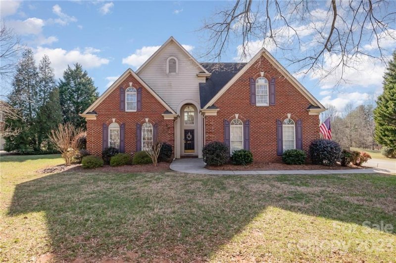 6211 Robin Hollow Drive