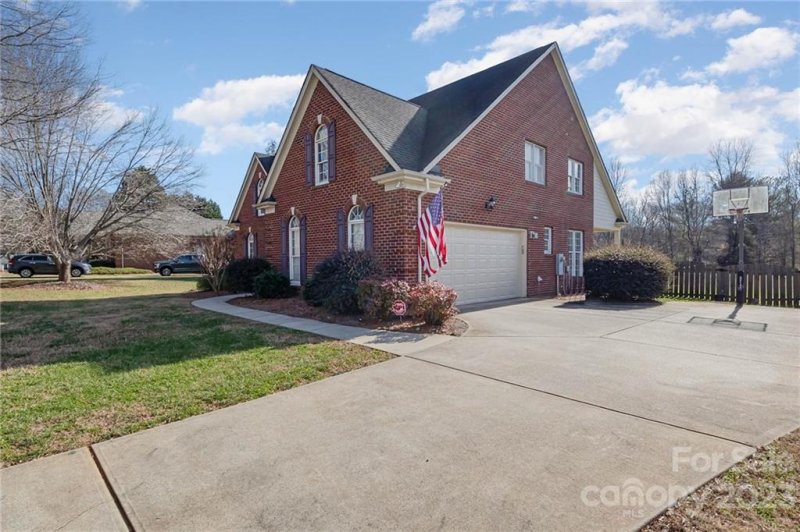 Property image 3 at 6211 Robin Hollow Drive, Mint Hill, NC 28227