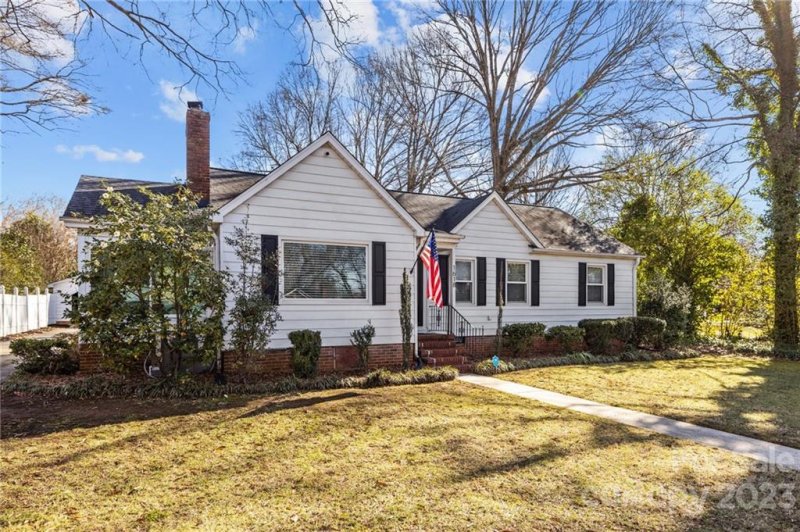 Property image 4 at 1618 Medford Drive, Charlotte, NC 28205