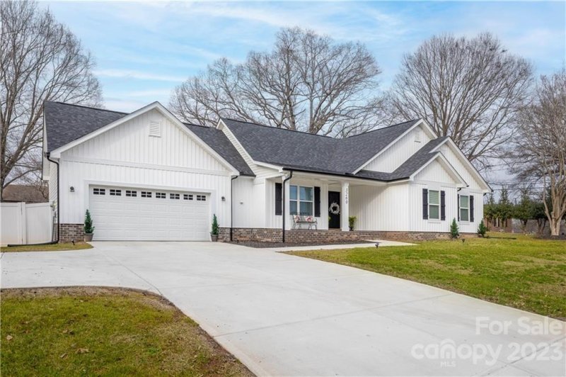 Property image 3 at 3260 St Vincent Drive, Claremont, NC 28610