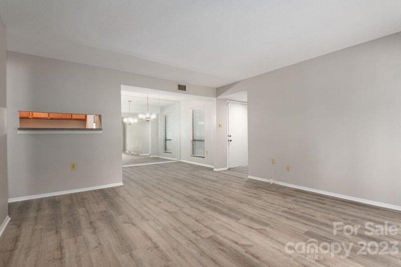 Property image 3 at 4918 Sardis Road, Charlotte, NC 28270