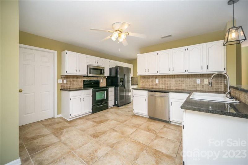 Property image 2 at 10425 Worsley Lane, Charlotte, NC 28269