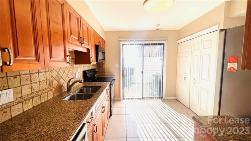 Property image 2 at 7802 Hummingbird Lane, Charlotte, NC 28212