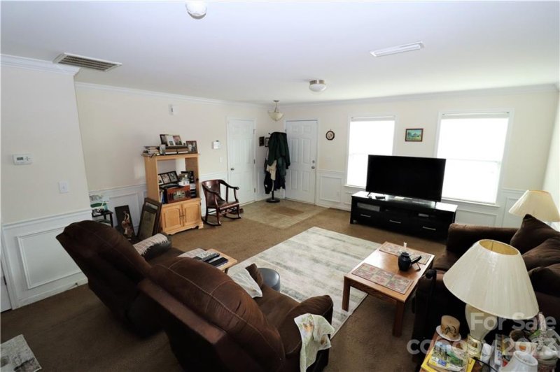 Property image 2 at 1017 Joselynn Drive, Gastonia, NC 28054