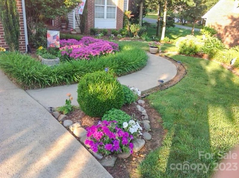 Property image 2 at 1518 34th Avenue Lane, Hickory, NC 28601