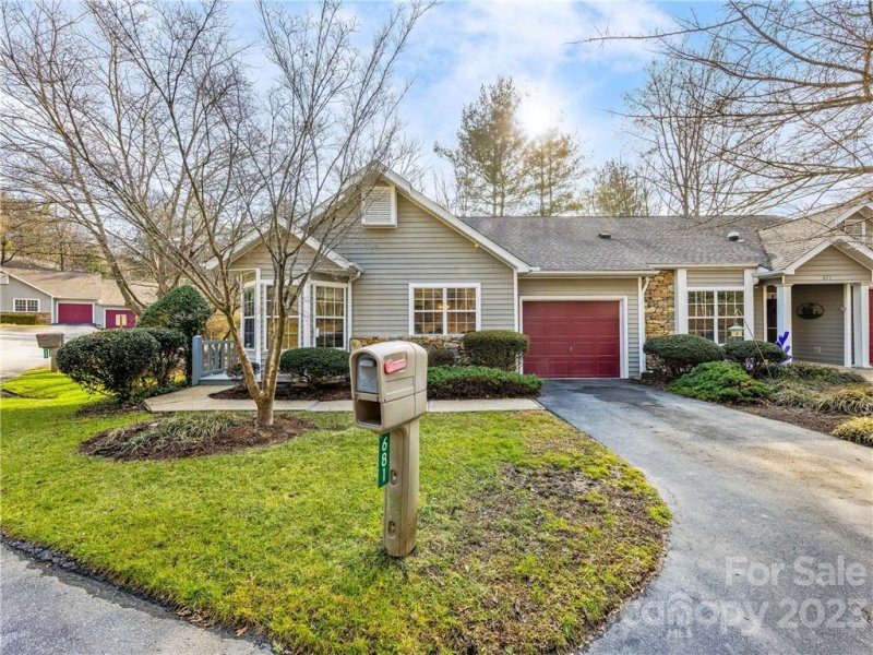 Property image 2 at 681 E Park Place, Hendersonville, NC 28791