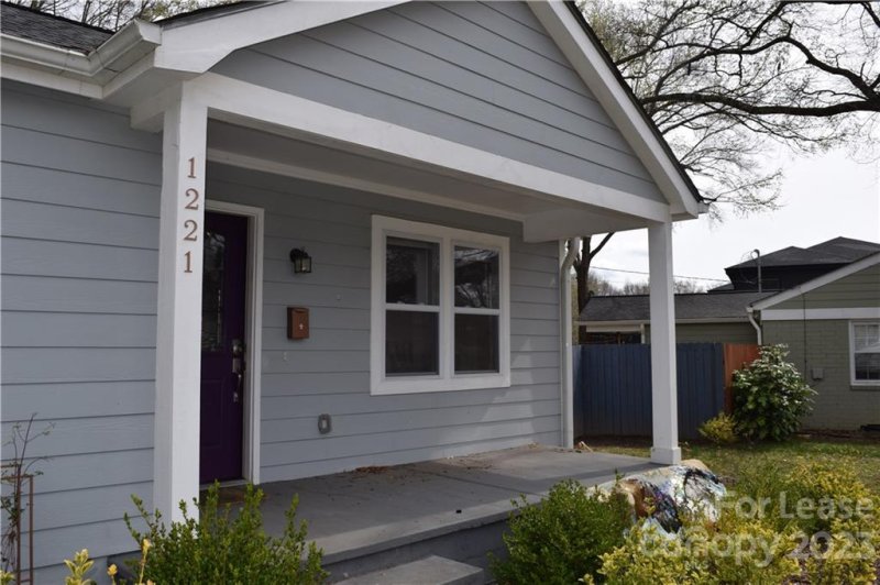 Property image 2 at 1221 Meadow Lane, Charlotte, NC 28205