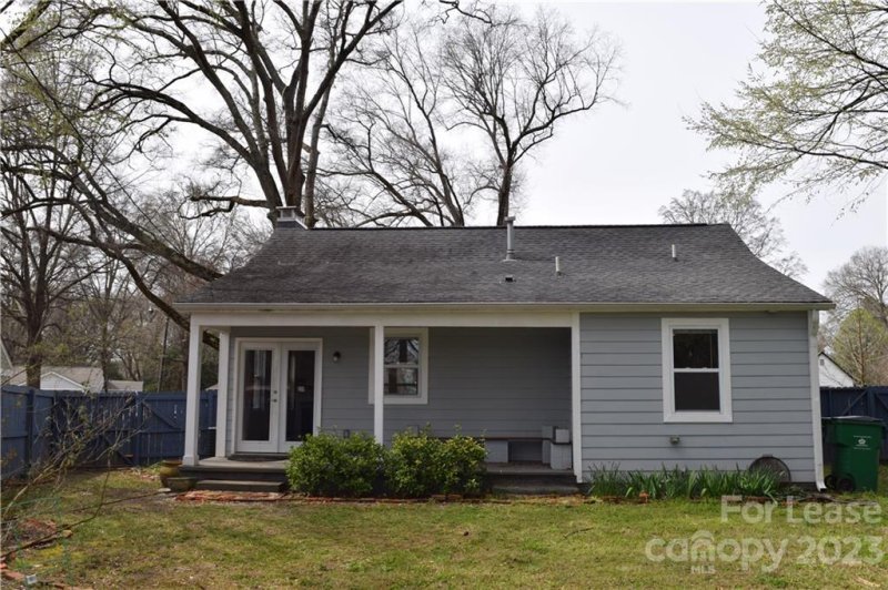 Property image 4 at 1221 Meadow Lane, Charlotte, NC 28205