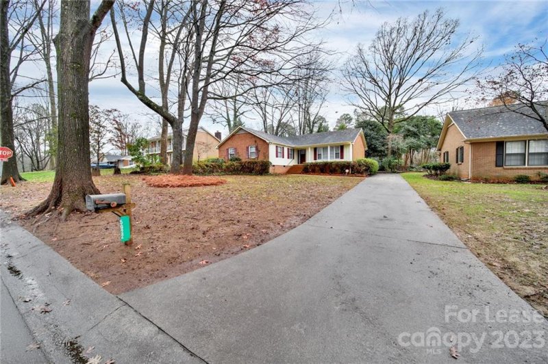 Property image 2 at 5922 Coatbridge Lane, Charlotte, NC 28212