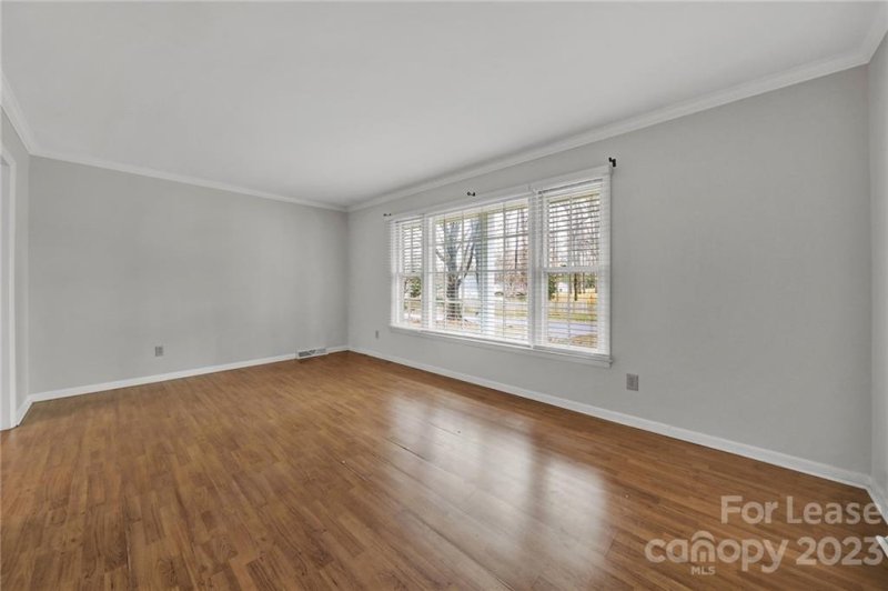 Property image 3 at 5922 Coatbridge Lane, Charlotte, NC 28212