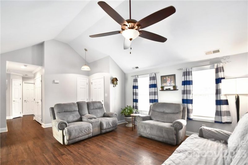 Property image 4 at 105 Chinaberry Court, Gastonia, NC 28052
